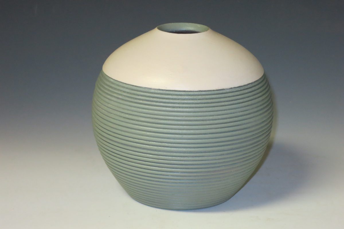 668-D1049 Small cherry beaded vase / linen paint